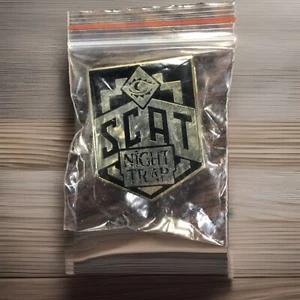 Night Trap SCAT Special Control Attack Team Emaille Pin Videospiel limitierte Auflage - Bild 1 von 2