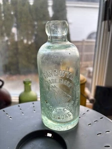 Rare Manhattan Bottling Works Milwaukee WI Hutchinson soda bottle Horse Head - Picture 1 of 7