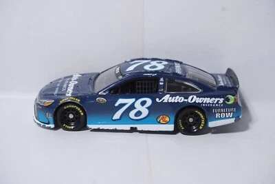 Martin Truex Jr 2016 seguro de propietarios de automóviles 1/64 modelo Nascar fundido a presión ¡LEER SUELTO! Foto 1 de 4