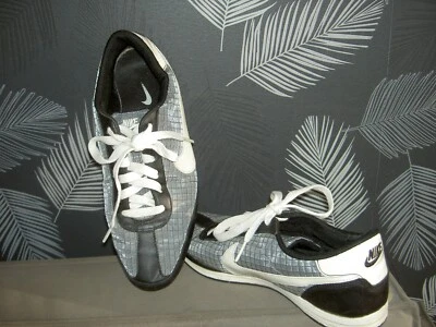 Chaussures Sport Basquet Marque NIKE - taille 39 - collector vintage -Noir/Blanc - Photo 1/4