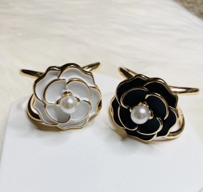 Камелия шарф кольцо зажим пряжка шелковый шарф ремень пряжка лот 2 черный белый жемчуг - Изображение 1 из 4