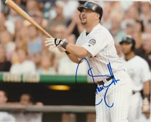 LARRY WALKER SIGNED COLORADO ROCKIES 8x10 PHOTO #2 HOF Autograph PROOF - Foto 1 di 2
