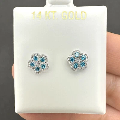 Aretes con racimo en forma de flor de topacio azul y circonita cúbica de oro blanco de 14 k Foto 1 de 4