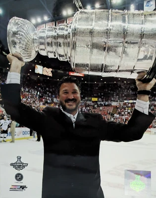 Mario Lemieux Penguins con taza Stanley LICENCIA 8x10 foto brillante sin firmar Foto 1 de 2