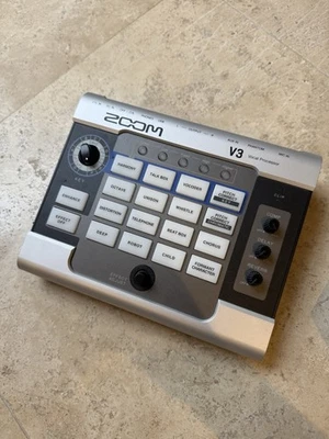 Zoom V3 Multi-Effect Vocal Processor USB Interface for Live Streaming Podcasting - Image 1 of 4