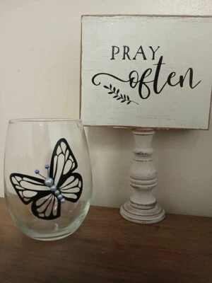 🦋Elegante vidrio sin tallo mariposa perla océano hecho a mano🦋 Foto 1 de 3