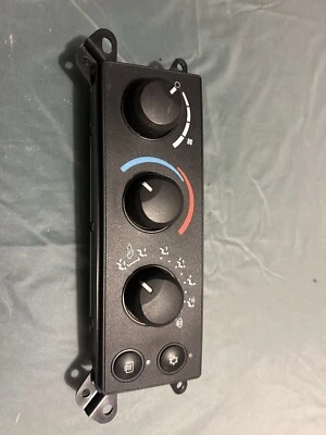 Panel de control de climatización Dodge Ram o Dakota 2006-08 P55057079AB Foto 1 de 2