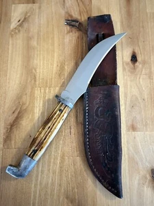 VTG QUEEN STEEL FIXED BLADE KNIFE JIGGED BONE HANDLES QUEEN LEATHER SHEATH 9.5” - Picture 1 of 24