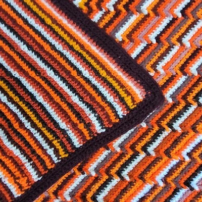  VTG Crochet Afghan Blanket Fall Decor Tight Knit Brown Orange Striped 78 X 62 - Imagem 1 de 4
