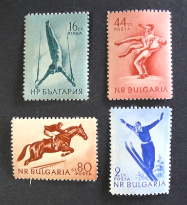 TIMBRES DE BULGARIE : 1954 YVERT N° 799 à 802  NEUF** GOMME BRUNIE  SERIE SPORTI - Photo 1/2