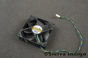 Fujitsu V26815-B116-V75 Esprimo E500 E700 E85+ Fan DS09225B12HP213 4-Pin 4-Wire - Picture 1 of 1