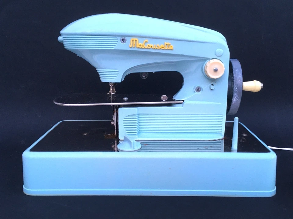 Ancien jouet machine à coudre MACOUSETTE vintage années 60 - Photo 1/4