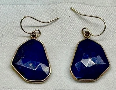 Pendientes colgantes de lapislázuli rellenos de oro de 14K 6 g modernas piedras preciosas azules de forma libre Foto 1 de 4