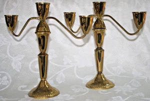 RARO 2 PORTACANDELE DUCHINO filato a mano gioielliere OTTONE pesato 3 bracci CANDELABRO - Foto 1 di 19