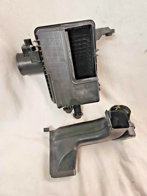 2015 Nissan Rogue 2.5L QR25DE engine air filter housing; KOREA BUILT MODELS ONLY Foto 1 de 4