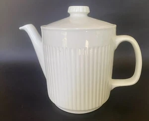 Johnson Brothers Athena Tea Pot Ironstone 5 Cups VTG EUC England Made - Picture 1 of 3