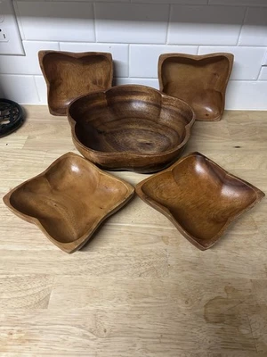 Juego de ensaladeras de madera de 5 piezas de Tundra de Filipinas  Foto 1 de 4