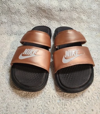 Sandalias Nike Benassi Duo Ultra para mujer talla 8 cuero cobre brillante deslizable  Foto 1 de 4