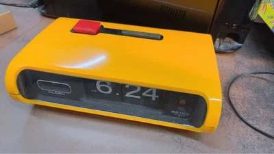 SEIKO digital table clock, yellow, flip clock, Showa retro, clock working proper - Image 1 of 4