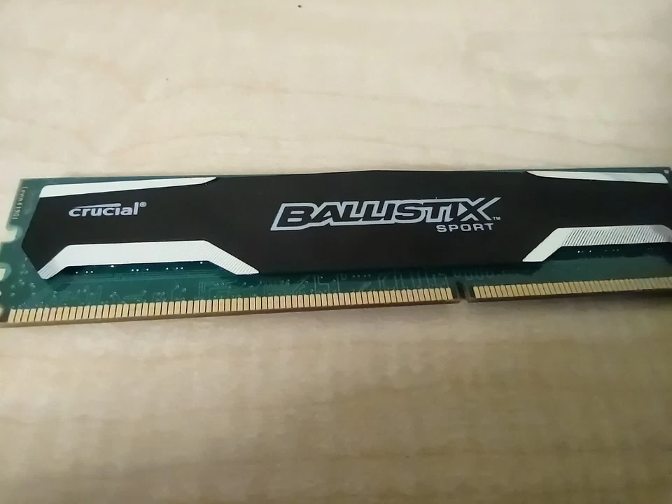 Crucial 2 GB UDIMM 800 MHz PC2-6400 DDR2 RAM Memory (BLS2G2D80EBS1S00) - Image 1 of 1