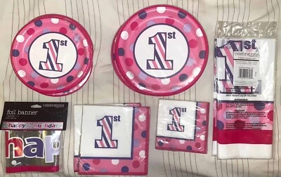 Platos, servilletas, pancartas y manteles de fiesta de 1er cumpleaños niña. Foto 1 de 4