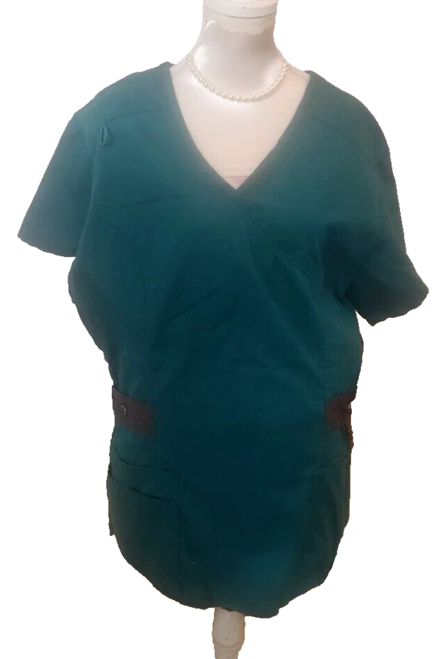 med gear scrub top size medium - Image 1 of 3