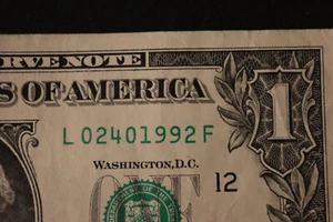 [4 de febrero de 1992] Billete de cumpleaños de lujo de un dólar SN L 02401992 F - Imagen 1 de 3