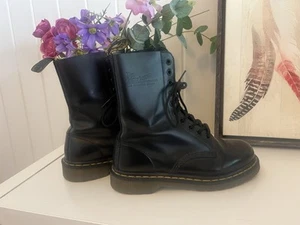 Dr Martens Boots Size US 8, UK 6, EU 39 Style 1490 Black Air Cushioned Soles - Picture 1 of 18