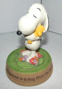 2011 SNOOPY PEANUTS HALLMARK GALLERY FIGURINE HUGGING WOODSTOCK - Picture 1 of 4