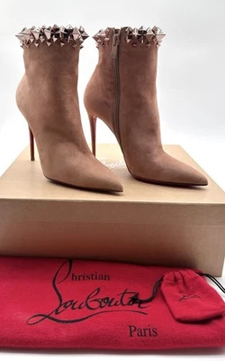 Christian Louboutin Firmamma 100 Botas de Gamuza Beige Puño Tachonado EU 37 US 7 Foto 1 de 4