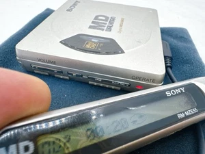 Sony Walkman MZ-E55 VTG Gold Portable MiniDisc MD Player w/ Remote & Bag Tested - Picture 1 of 19