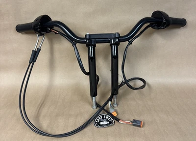 Conjunto de manillar Harley OEM, elevadores de 9", controles de interruptores izquierdo/derecho. Acelerador Foto 1 de 4