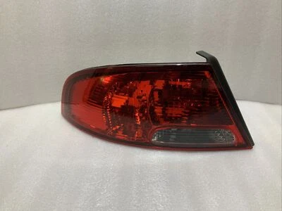 Luz de freno trasera lado del conductor TYC 11-5892-01-1A para Dodge Stratus sedán 01-06 Foto 1 de 4