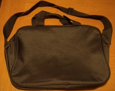 Chaps Huntley Messenger Bag with Strap 14x11x4 Black Red - NWT Foto 1 de 2