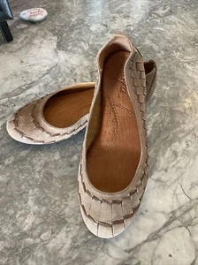 NAYA Begonia Tan Leather Ballet Flats Women's Size 5.5 Bamboo Heel Comfort - Picture 1 of 5