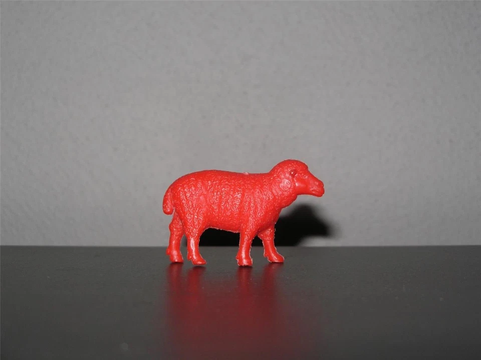 MPC Ovejas.  Juego de plástico rojo de granja años 60 Foto 1 de 1