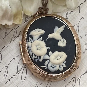 Hummingbird Cameo Black Cream Wedding Summer Gift Bridal Bridesmaid Photo Locket - Picture 1 of 11