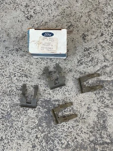🔥OEM NOS 1970-1990 MUSTANG TORINO AIR CLEANER RETAINER CLIPS - D1AZ-9E628-B🔥 - Bild 1 von 4