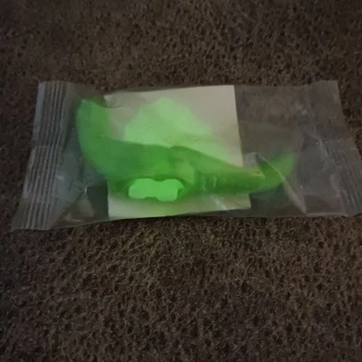 Juguete Premium de Dinosaurio Skelesaurus Post Cereal Brilla en la Oscuridad ¡NUEVO! Foto 1 de 4