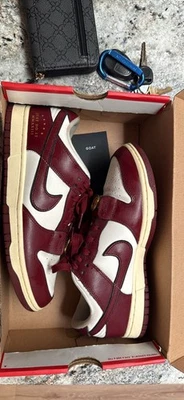 Nike Dunk SE Low Sisterhood para mujer talla 9. Color Borgoña. Usado una vez con caja original Foto 1 de 3