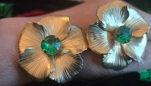 Gold Green ZIRCONIA Flower Earrings Large Mardi Carnival Floral NEW PIERCED AAA - Imagen 1 de 3