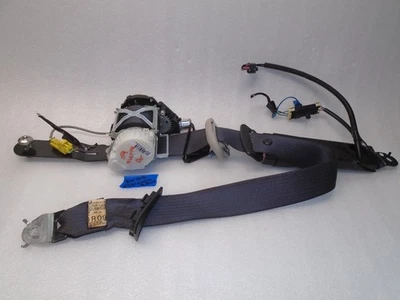 2007-13 GMC SIERRA 1500 CREW CAB 4 DR FRONT PASSENGER/ RIGHT BELT & BUCKLE  4WD - Image 1 of 4