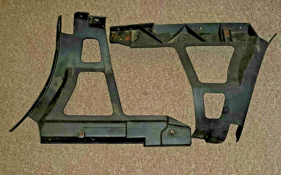 Soportes de montaje lateral para parachoques trasero Lincoln Mark VIII 1997 1998 Foto 1 de 1