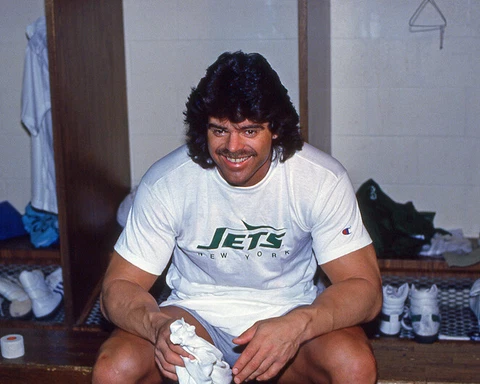 New York Jets MARK GASTINEAU Glossy 8x10 Photo at Locker room Print Poster Cover