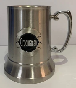 20230 THE GROOMSMAN STAINLESS STEEL BADGE BEER STEIN MUG WEDDING IN GIFT BOX - Picture 1 of 2