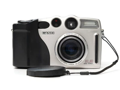 Rare CASIO QV-3000EX 4x digital zoom 3,3MP digital camera from 2000! - Image 1 of 4