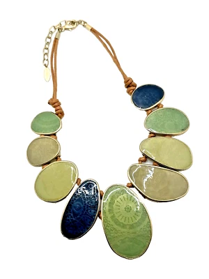 Gargantilla ST THOMAS Babero Azul y Verde Encaje Tono Dorado 15" - 17" Foto 1 de 4