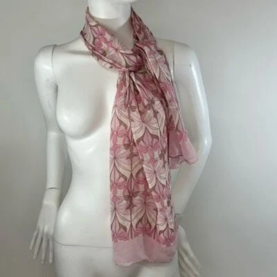 Bufanda rosa enrollada a mano de crepé de seda con acento floral Banana Republic Foto 1 de 4