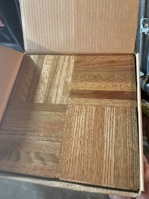 Parquet Suelo Madera Roble Marca Armstrong 12" x 12" 5/16" 25 pies cuadrados  Foto 1 de 4