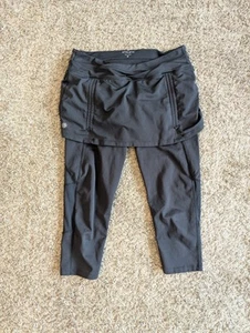 Women's Athleta 2 in 1 Capri Skirted Leggings Size Medium M Black Athleisure - Picture 1 of 4